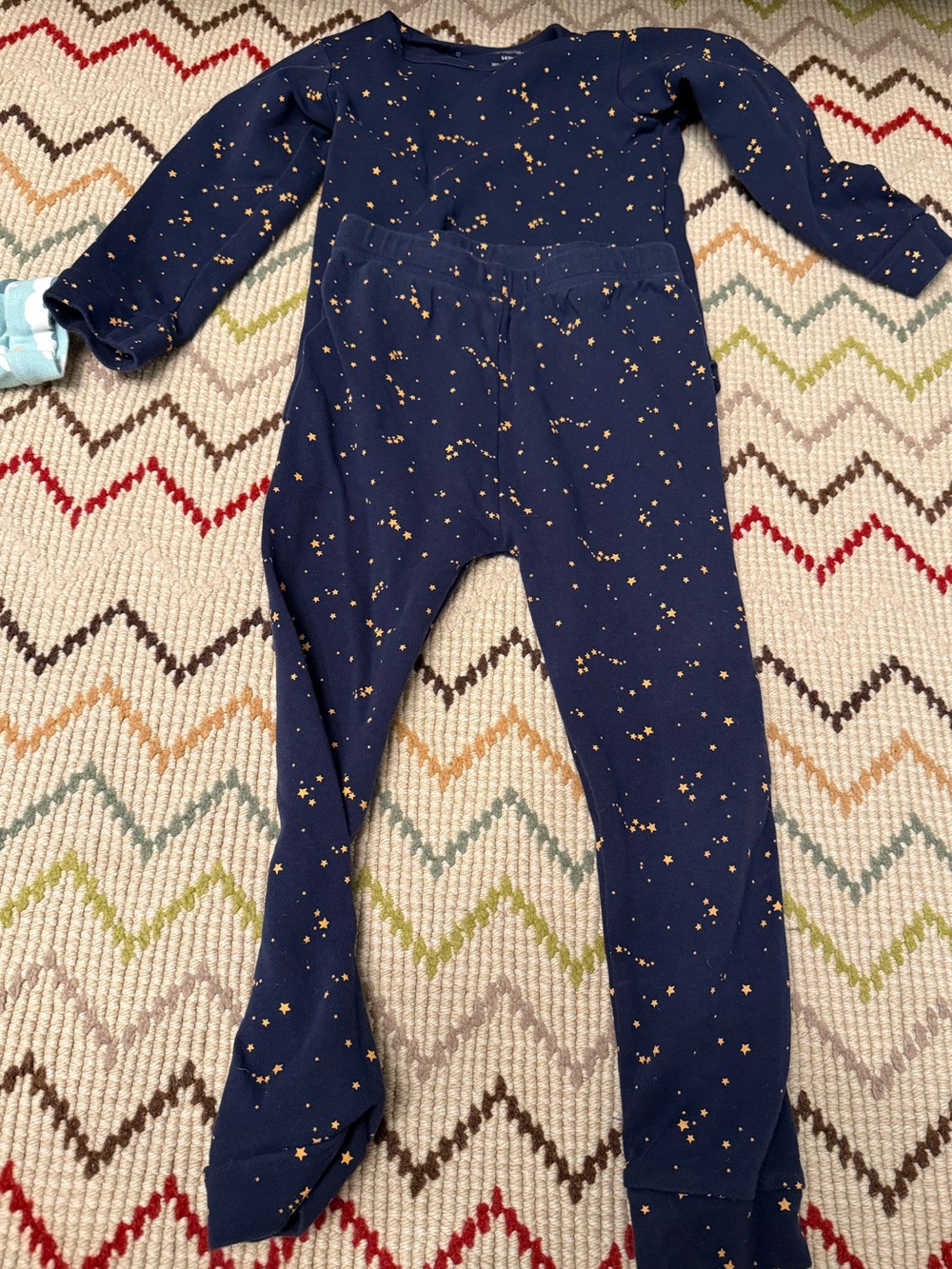 5-6T Kids Star and Alligator Themed. OEKO TEX. No stains and gentle on the skin